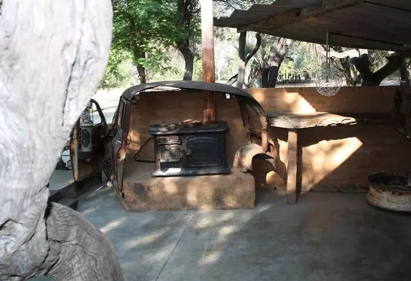 هتل Roy S Rest Camp