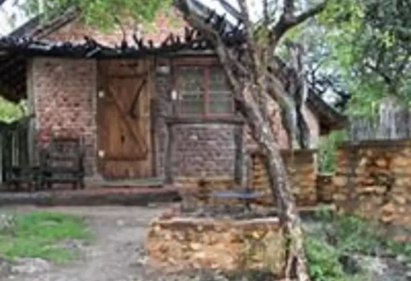 هتل Roy S Rest Camp