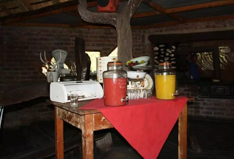 هتل Roy S Rest Camp