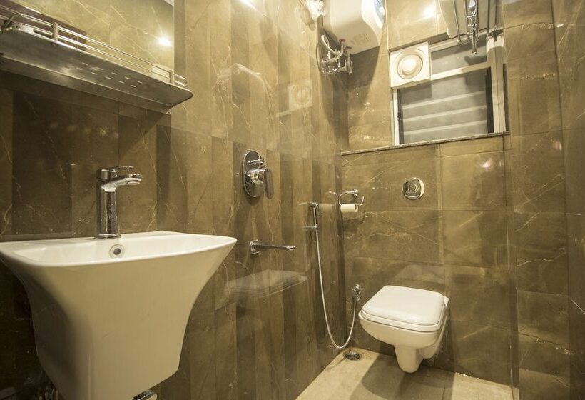 هتل Silver Crescent By Oyo Rooms