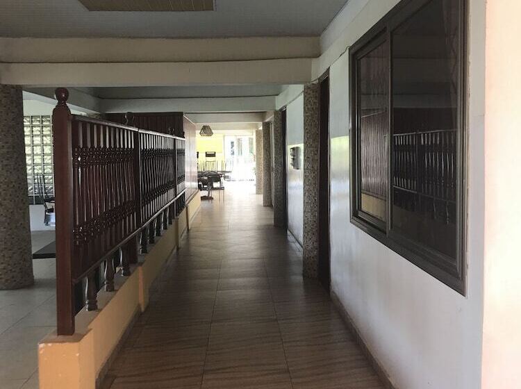 Отель Akroma Plaza