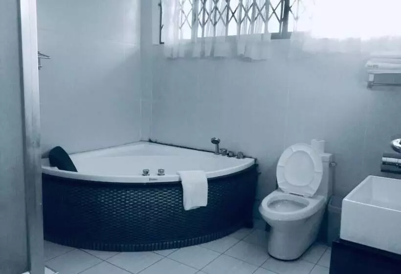 Hotelli Akroma Plaza