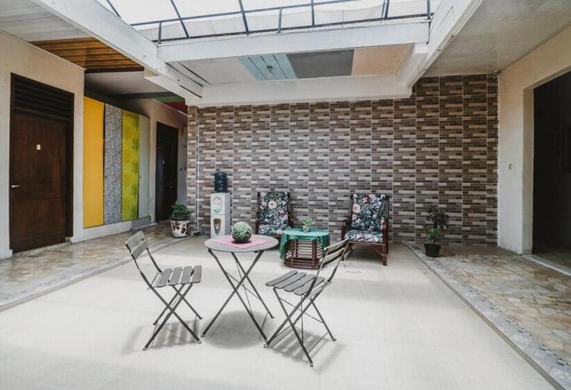 בית מלון כפרי Reddoorz Near Millennium Ict Center Medan