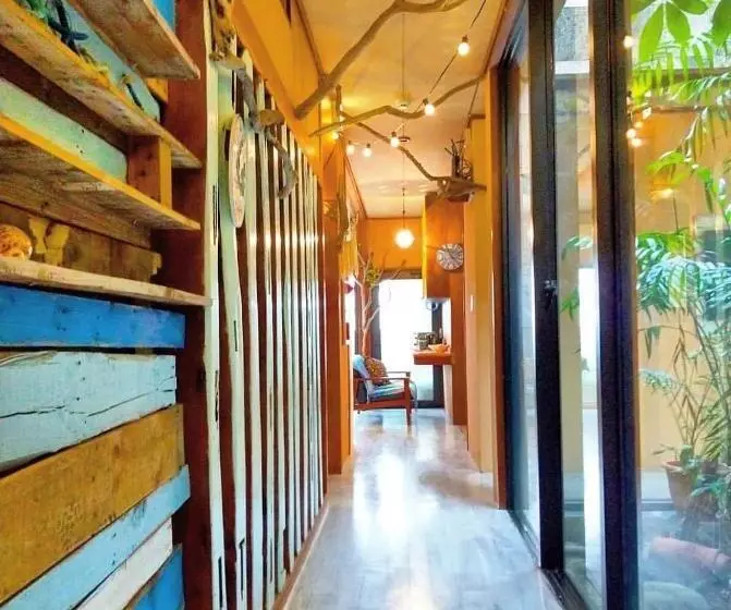 Majatalo Guest House Holoholo Ishigakijima