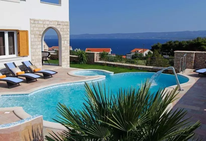 پانسیون Villa Nera