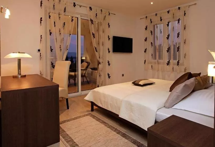 پانسیون Villa Nera