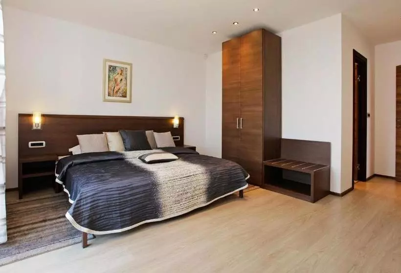 پانسیون Villa Nera