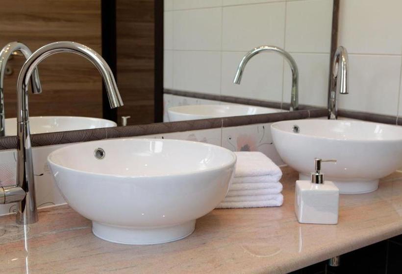 پانسیون Villa Nera