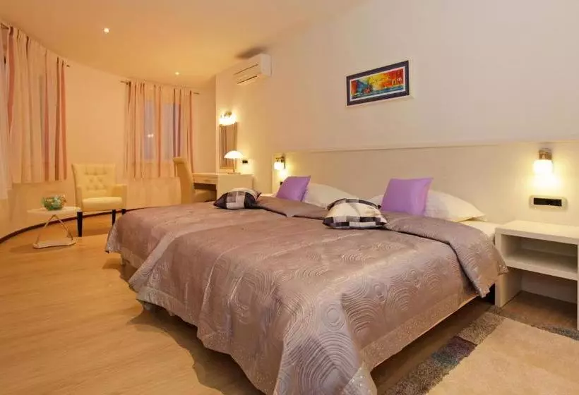 پانسیون Villa Nera