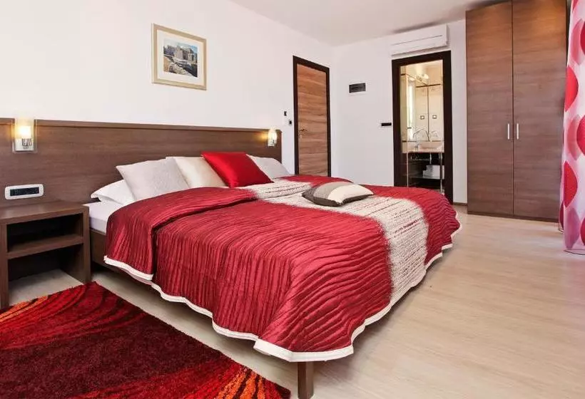 پانسیون Villa Nera