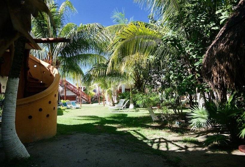 Golden Paradise Hostel