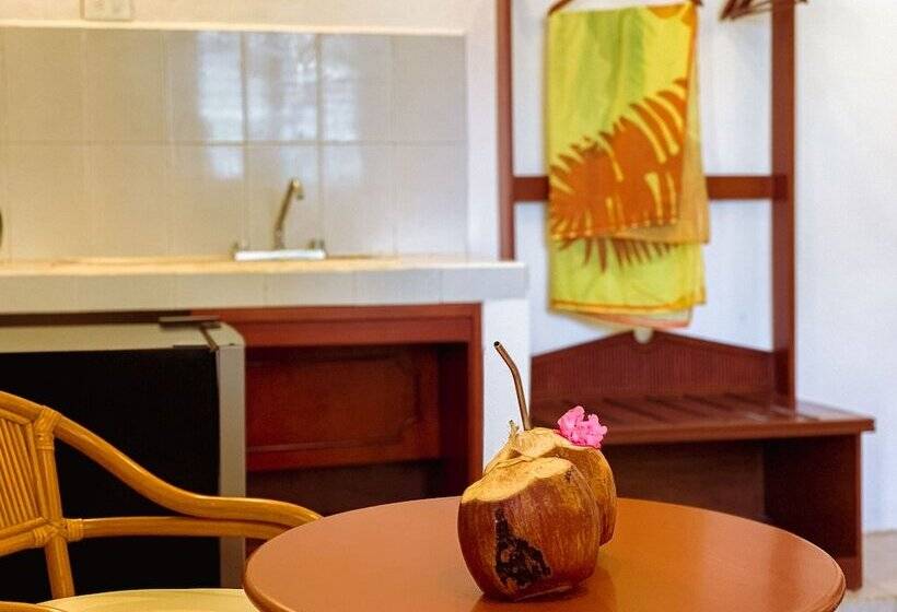 Golden Paradise Hostel