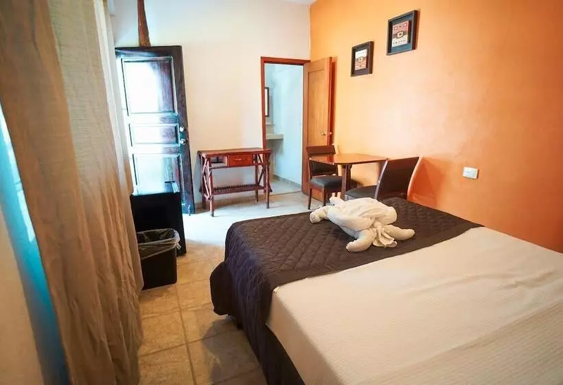 Golden Paradise Hostel