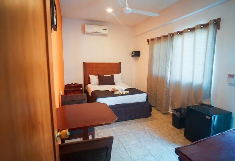 Golden Paradise Hostel