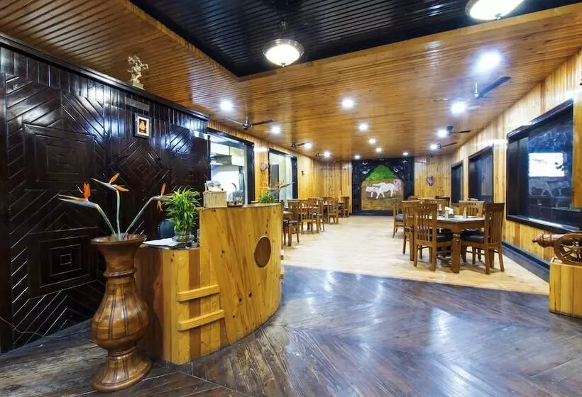 Hotelli Crimson Park Residency The Pahadi