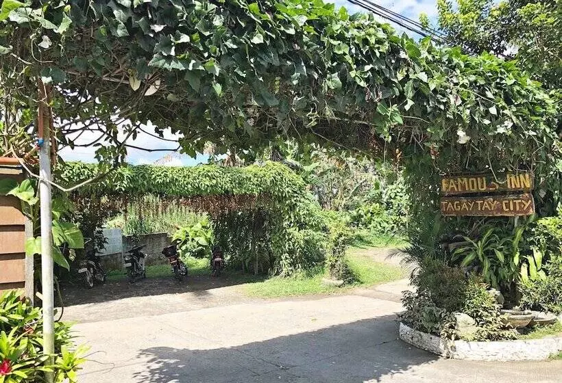 ホテル Famous Inn