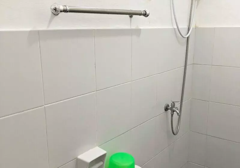 ホテル Famous Inn