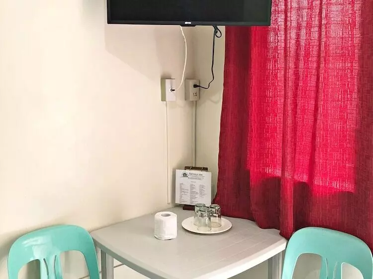 ホテル Famous Inn