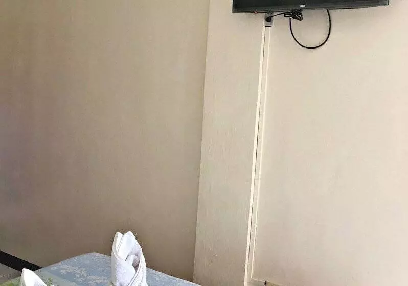 ホテル Famous Inn