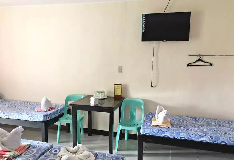 ホテル Famous Inn