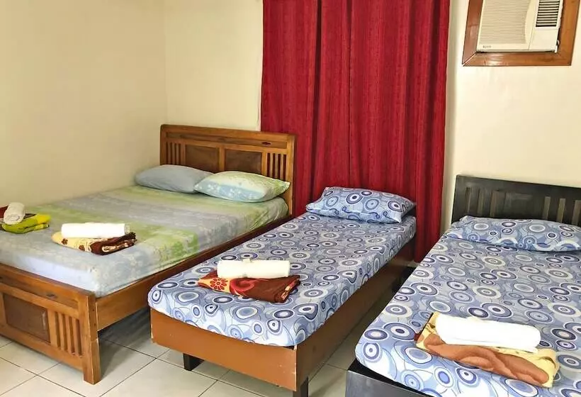 ホテル Famous Inn