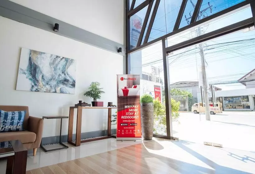 ホテル Reddoorz Plus @ As Fortuna Cebu