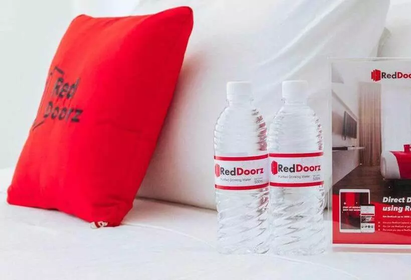 ホテル Reddoorz Plus @ As Fortuna Cebu
