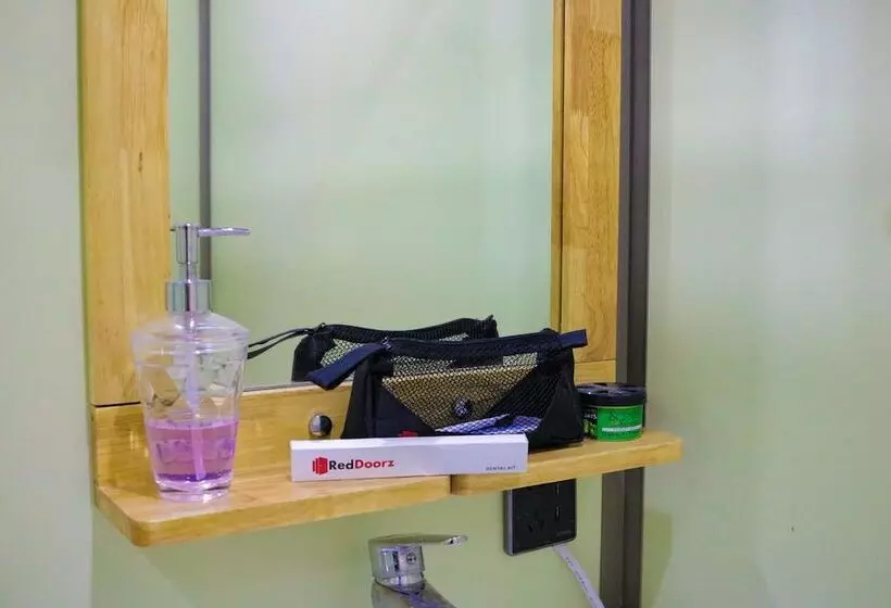 ホテル Reddoorz Plus @ As Fortuna Cebu