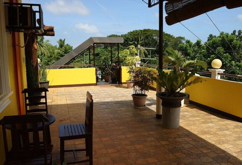 Lola Charing Pension