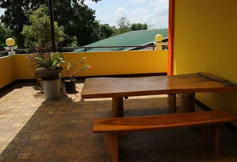Lola Charing Pension