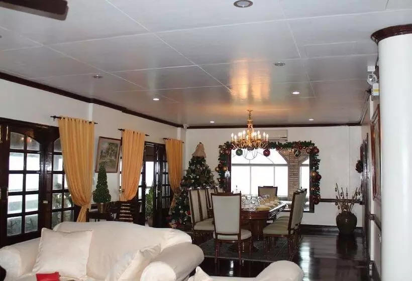 Majatalo F8 Inn   Formerly F8 Bed & Breakfast