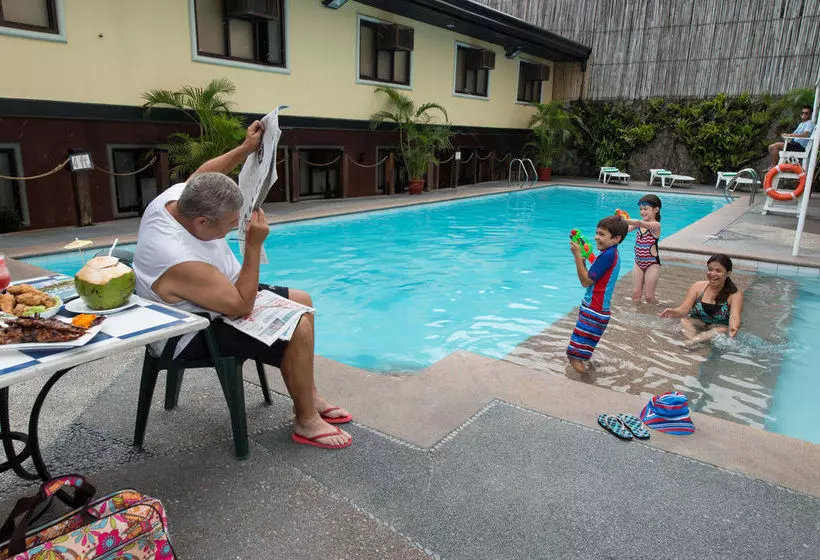 Отель The Mabuhay Manor