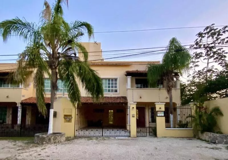 تختخواب و صبحانه Cancun Soho