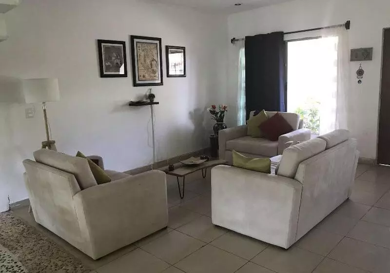 تختخواب و صبحانه Cancun Soho