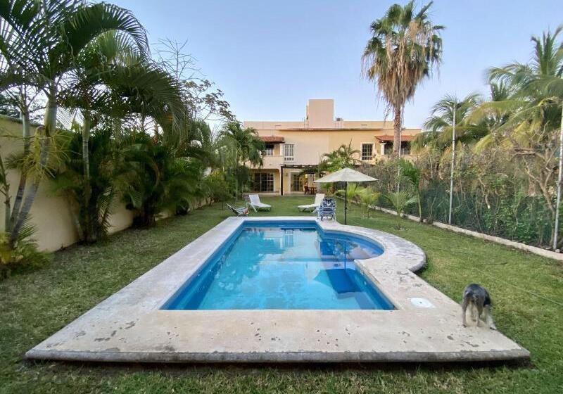 تختخواب و صبحانه Cancun Soho