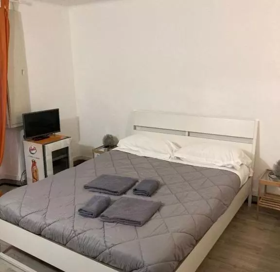 تختخواب و صبحانه Guest House Roma