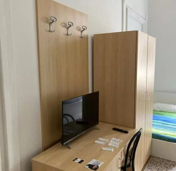 تختخواب و صبحانه Guest House Roma