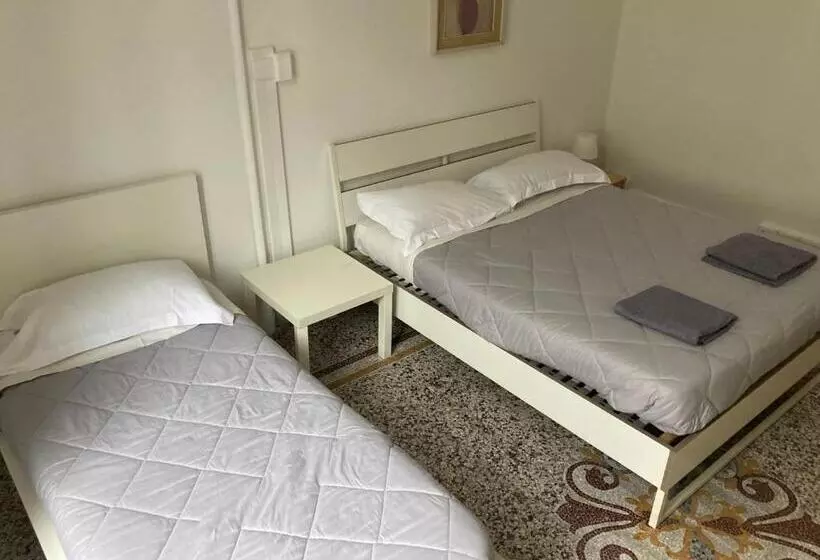 تختخواب و صبحانه Guest House Roma