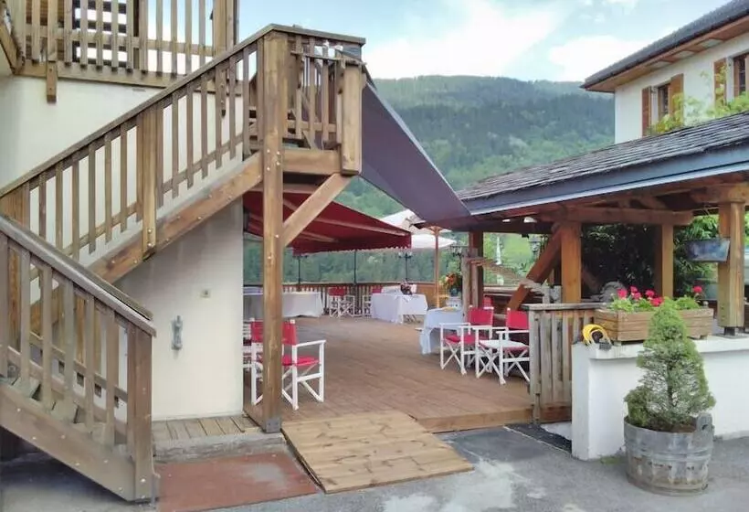 ホテル Hôtel Restaurant La Croix Jean Claude