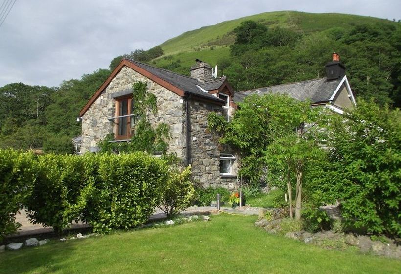 مبيت وإفطار Dolffanog Fach