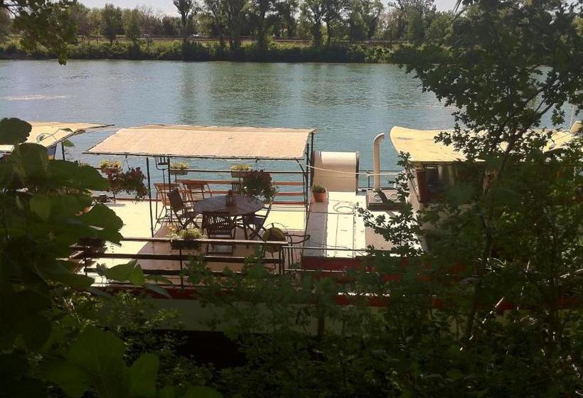 ベッドアンドブレックファースト Péniche Le Hasard