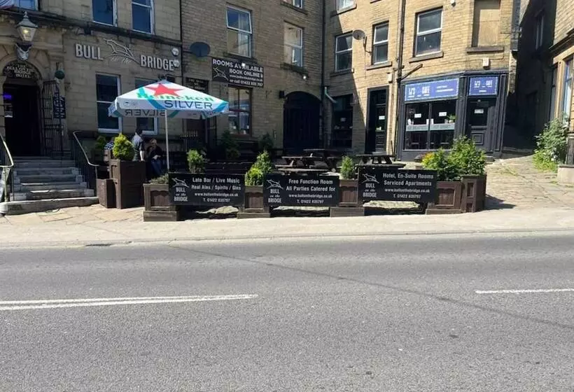 Hostelli The Bull On The Bridge