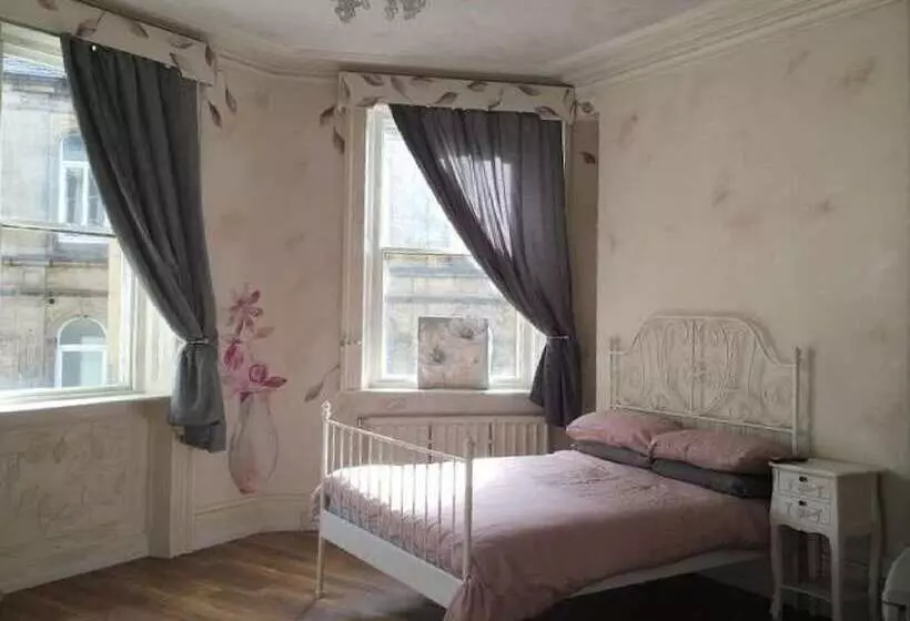 Hostelli The Bull On The Bridge