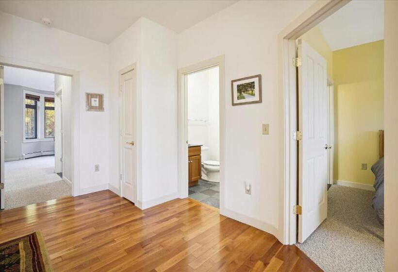 Gorgeous Views, Tastefully Decorated Ski On Ski Off 3 Bedroom Condo, With Sports Center Access Lodge