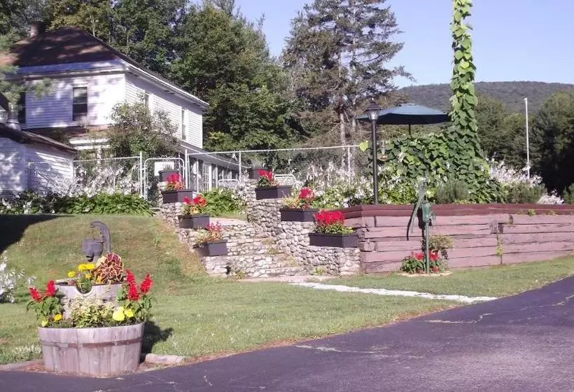 Profile Motel & Cottages