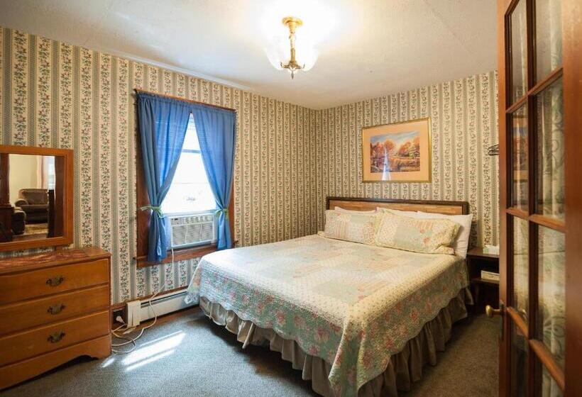 Profile Motel & Cottages