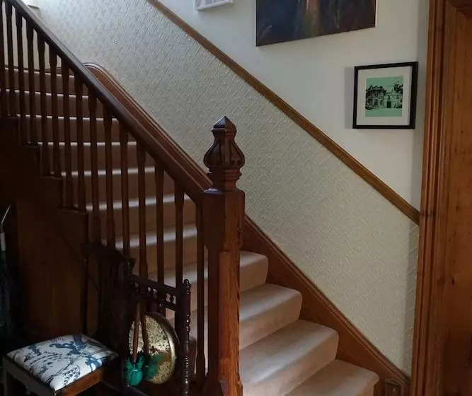 Wentworth House B & B