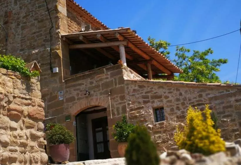 تختخواب و صبحانه La Casa Dels Ocells