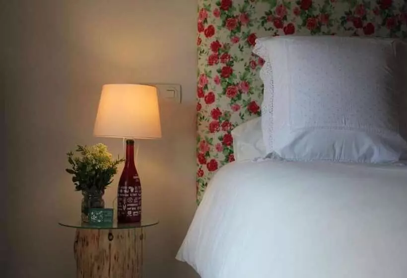 تختخواب و صبحانه La Casa Dels Ocells