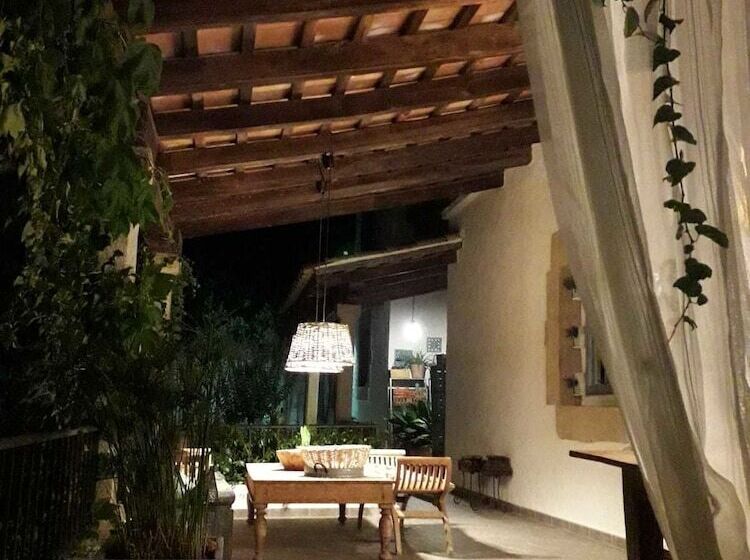 تختخواب و صبحانه Lamusana Adults Only